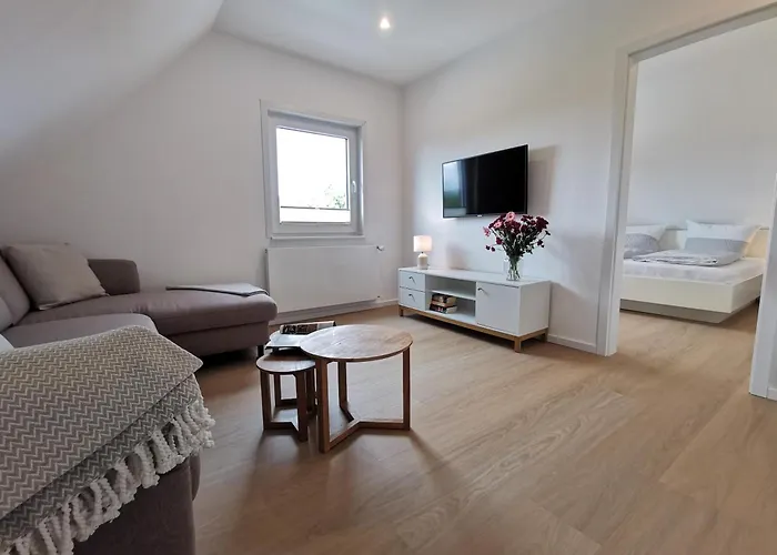 Haus Ahorn 7 アパート